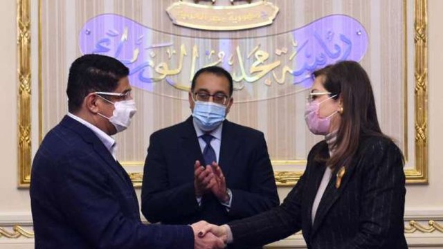 جانب من التوقيع
