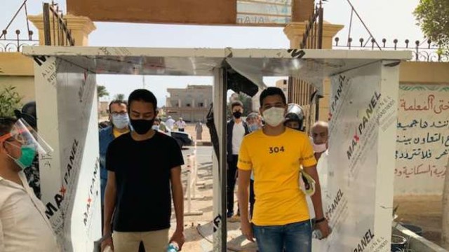 الطلاب يلتزمون بارتداء الكمامات الطبية