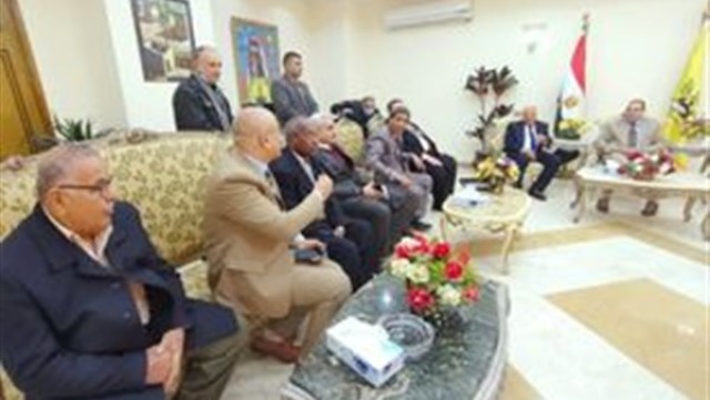 محافظ شمال سيناء يستقبل نقيب المعلمين العرب خلال زيارته