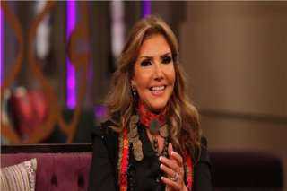 نادية مصطفى تغني «سنة واحدة»...