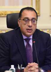 رئيس الوزراء يتابع الموقف التنفيذي...