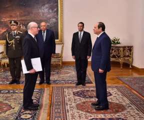 السيسي يعتمد أوراق عدد من...