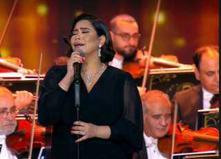 ”الجمهور يشيد بإطلالتها وادائها واحساسها...