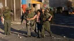 قوات الاحتلال تعتقل 4 فلسطينيين...