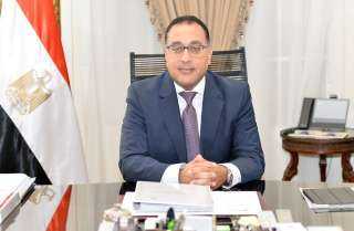 رئيس الحكومة يصل مطار القاهرة...