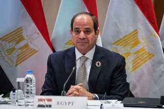 الرئيس السيسي يستقبل وفدا يضم...