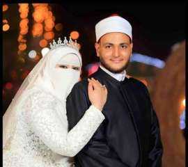 للمرة الأولى| إمام مسجد يحتفل...