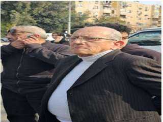 انهيار شقيق الراحل حلمي بكر...