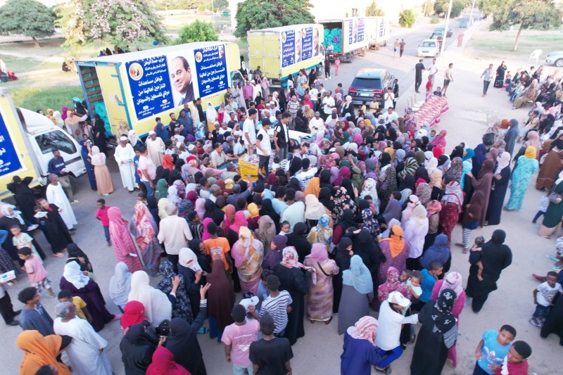 ”حماة الوطن” يوزع مساعدات إنسانية ضخمة على النازحين السودانيين والفلسطينيين