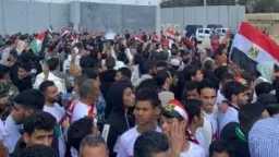 المصريون من أمام معبر رفح:...