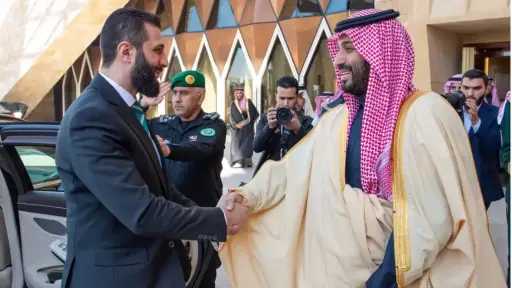 ولي العهد السعودي يستقبل الرئيس...