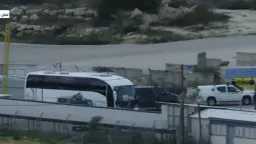 شاهد..  تحرك حافلات الأسرى...