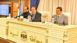 محافظ أسيوط يشهد جلسة المجلس...
