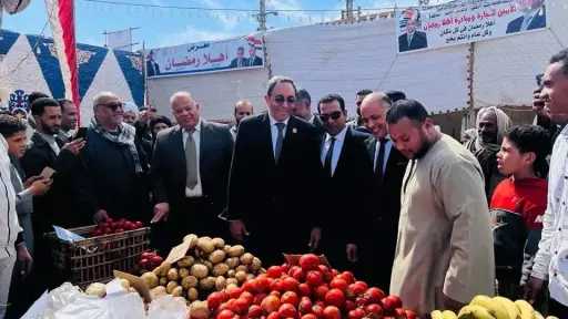محافظ قنا يفتتح معرضي «أهلاً...