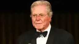 حسين فهمي عن خلافه مع...