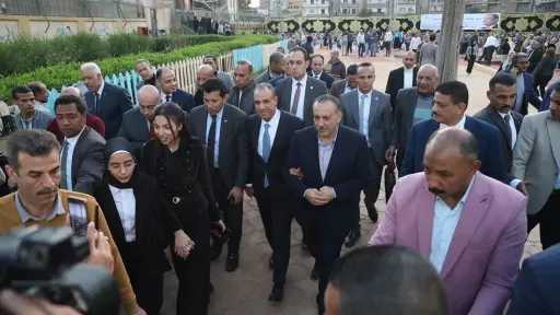 محافظ أسيوط يقيم مائدة إفطار...