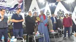 محافظ أسيوط يشارك أهالي قرية...