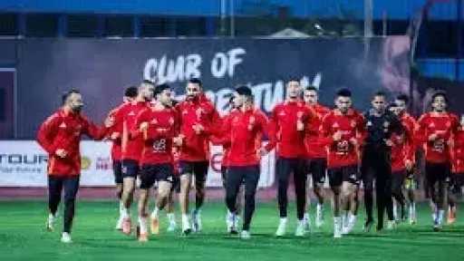 مدرب الأهلي الجديد يصل القاهرة...