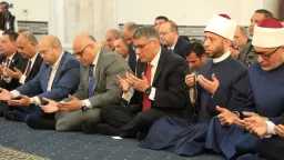محافظ القليوبية يؤدي صلاة الجمعة...