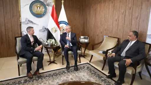 وزير البترول والثروة المعدنية يستقبل...