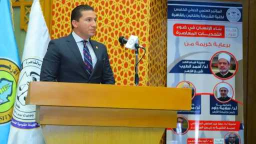 الأزهر الشريف يكرم استاذ القانون...