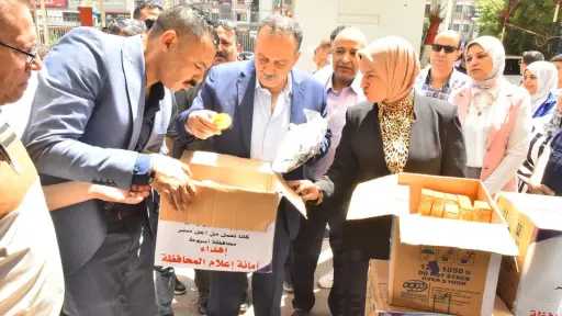 محافظ أسيوط يشهد توزيع مساعدات...