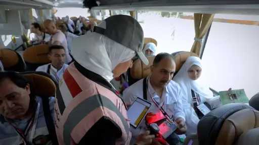 بالورد والأناشيد .. استقبال مهيب...