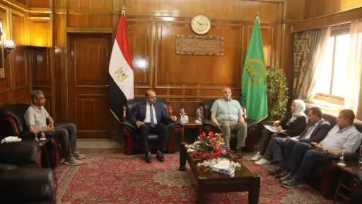 محافظ القليوبية يبحث مع مساعد...