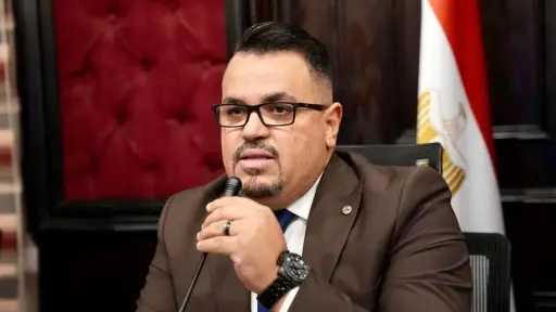 الدكتور مدحت فتحي يقدم قراءة...