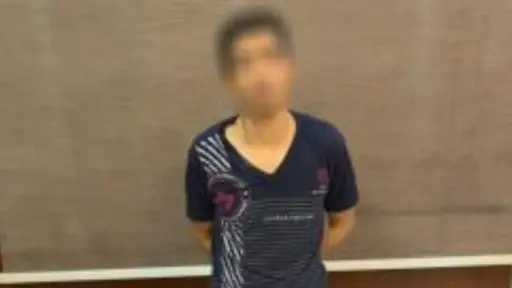 حاول الدفاع عن والدته.. الأمن...