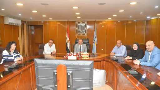 محافظ أسيوط يستقبل الوفد الطلابي...