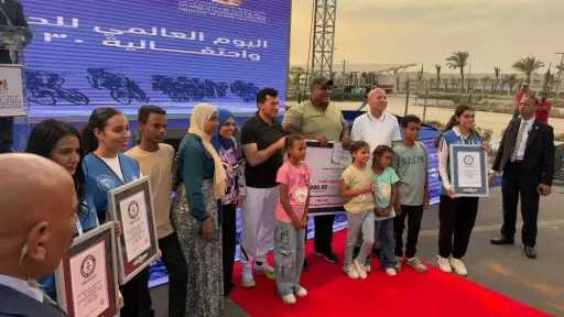 سحب القطار بأسنانه.. وزارة الشباب...