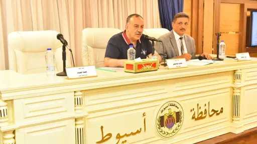 محافظ أسيوط خلال اجتماع المجلس...