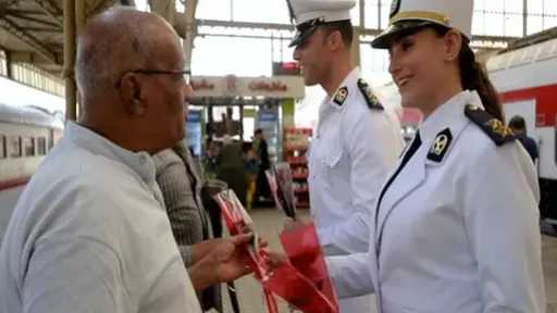 وزارة الداخلية تشارك المواطنين الاحتفال...