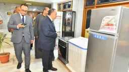 محافظ أسيوط يوزع 10 أجهزة...