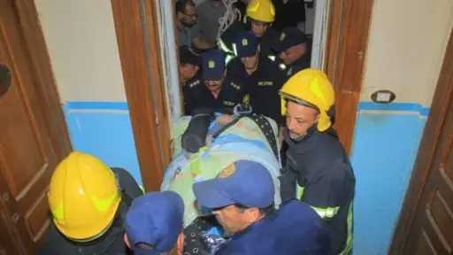 (فى لفتة إنسانية .. الأجهزة الأمنية بالغربية تتمكن من مساعدة مُسن غير قادر على الحركة ونقله من مسكنه لإحدى المستشفيات لتلقى العلاج)