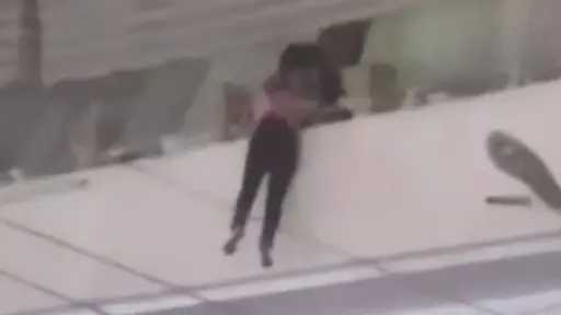 هربا من بطش شقيق زوجها، ربة منزل تقفز بطفلتها من شرفة منزلها في سوهاج