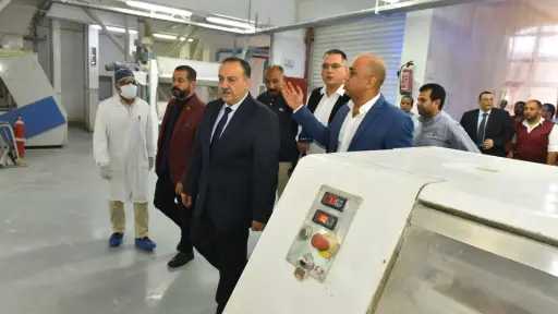 محافظ أسيوط يتفقد مصانع المنطقة...