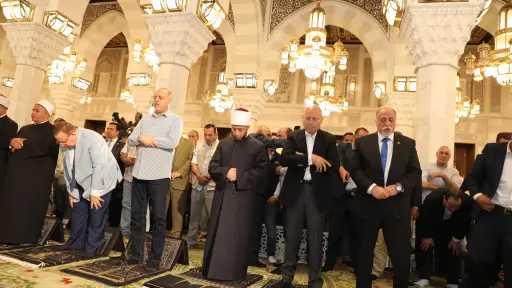 محافظ القاهرة أدى صلاة الجمعة...
