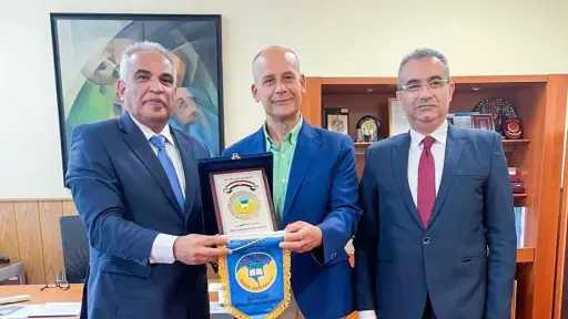 في ختام زيارة وفد جامعة...