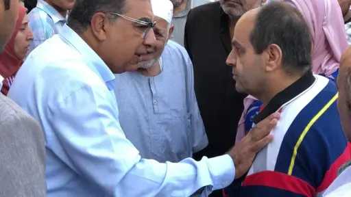 محافظ الدقهلية يتفقد عيادة التأمين...