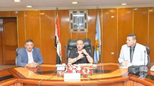 محافظ أسيوط يعقد اجتماعًا لبحث...