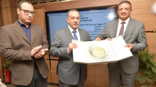 محافظ أسيوط يكرم السكرتير العام...