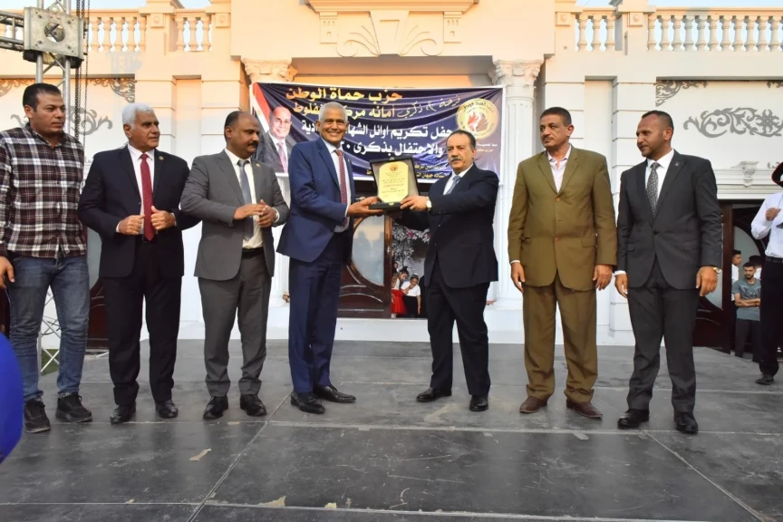 محافظ أسيوط يشهد حفل حزب حماة الوطن لتكريم أوائل الشهادة الإعدادية العامة والأزهرية احتفالًا بذكرى ثورة 30 يونيو