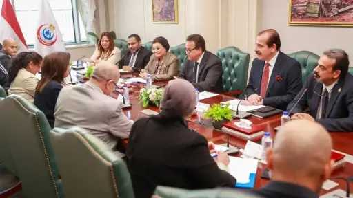 وزير الصحة يبحث مسؤل منظمة...