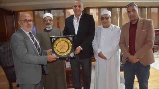 محافظ الغربية يستقبل وفدًا من...