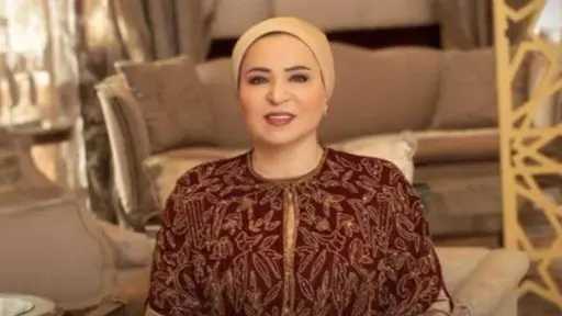 انتصار السيسى تشكر والدة البطل...