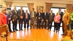 محافظ أسيوط يبحث مع الرئيس...