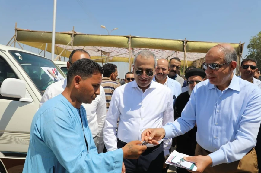 سيارات ميكروباص جديدة