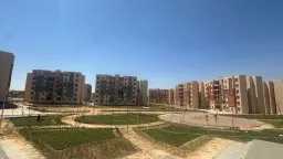 وزير الإسكان يتابع سير العمل...